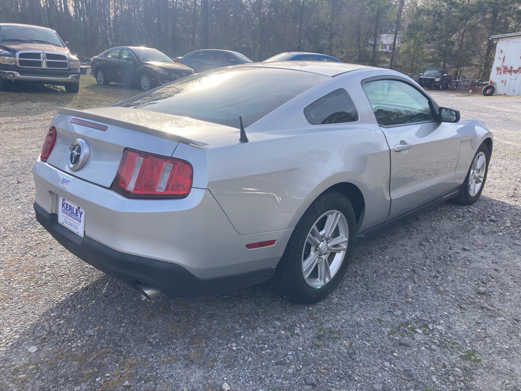 2011 Ford Mustang Image 4