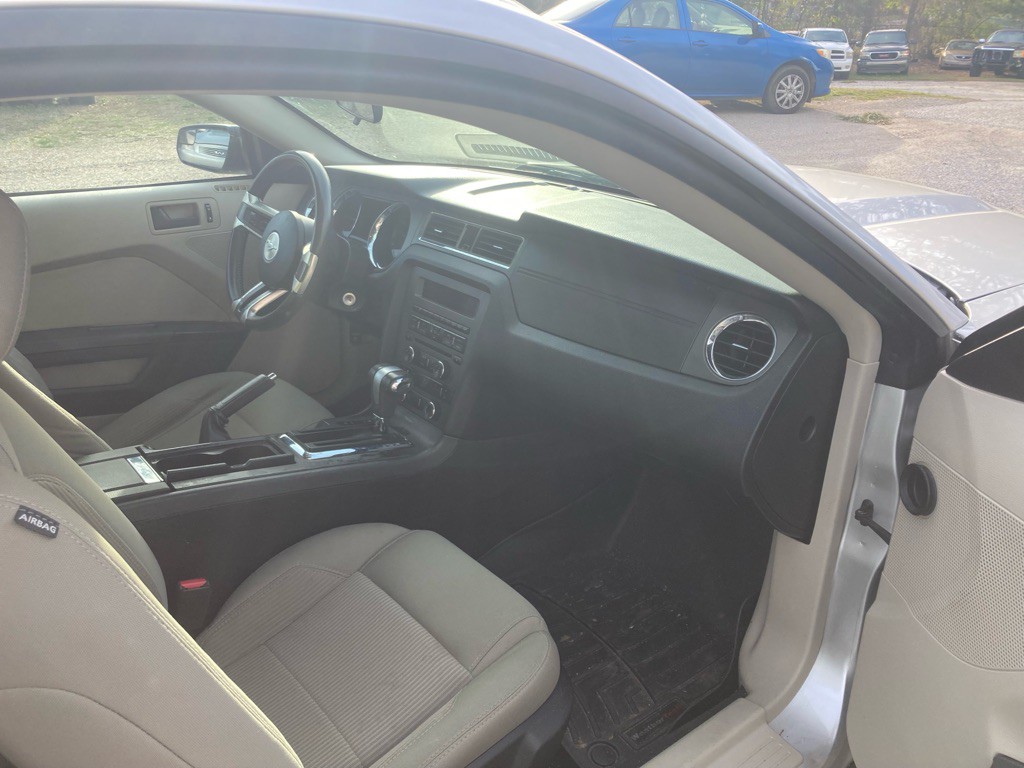 2011 Ford Mustang Image 19