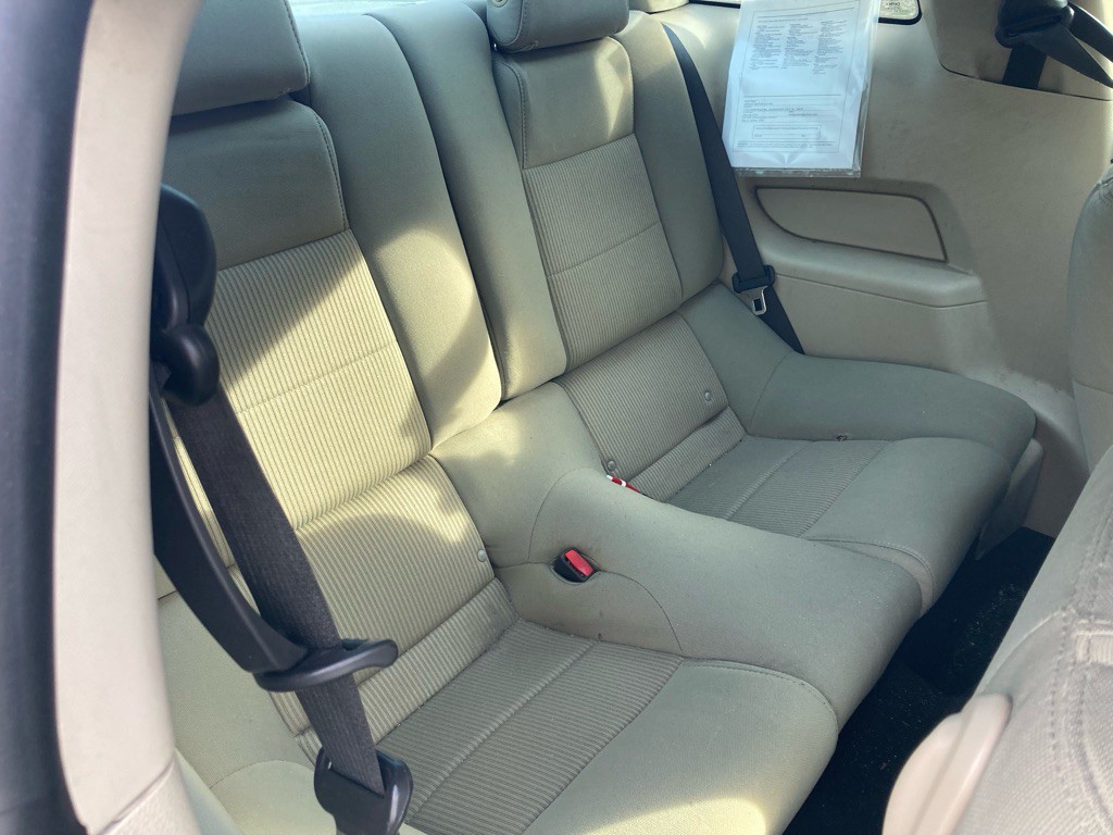 2011 Ford Mustang Image 21