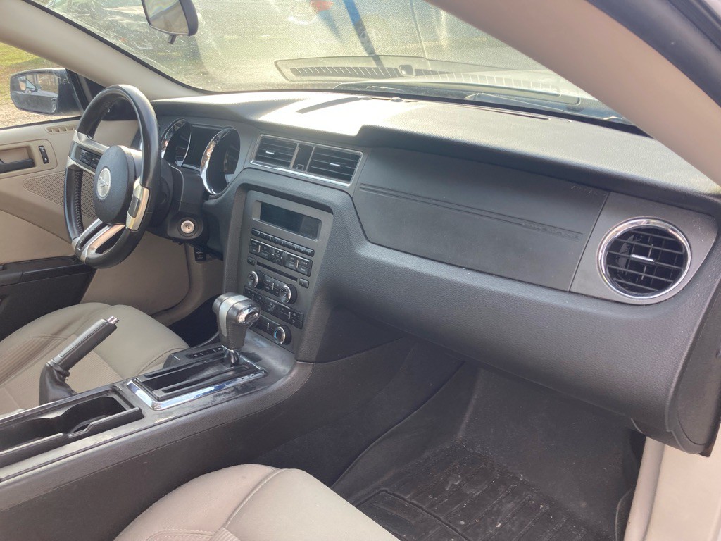 2011 Ford Mustang Image 22