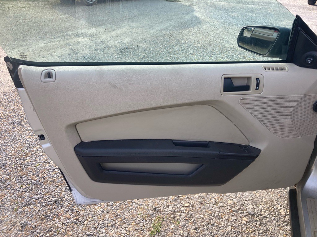 2011 Ford Mustang Image 23