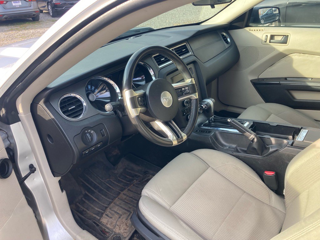 2011 Ford Mustang Image 24