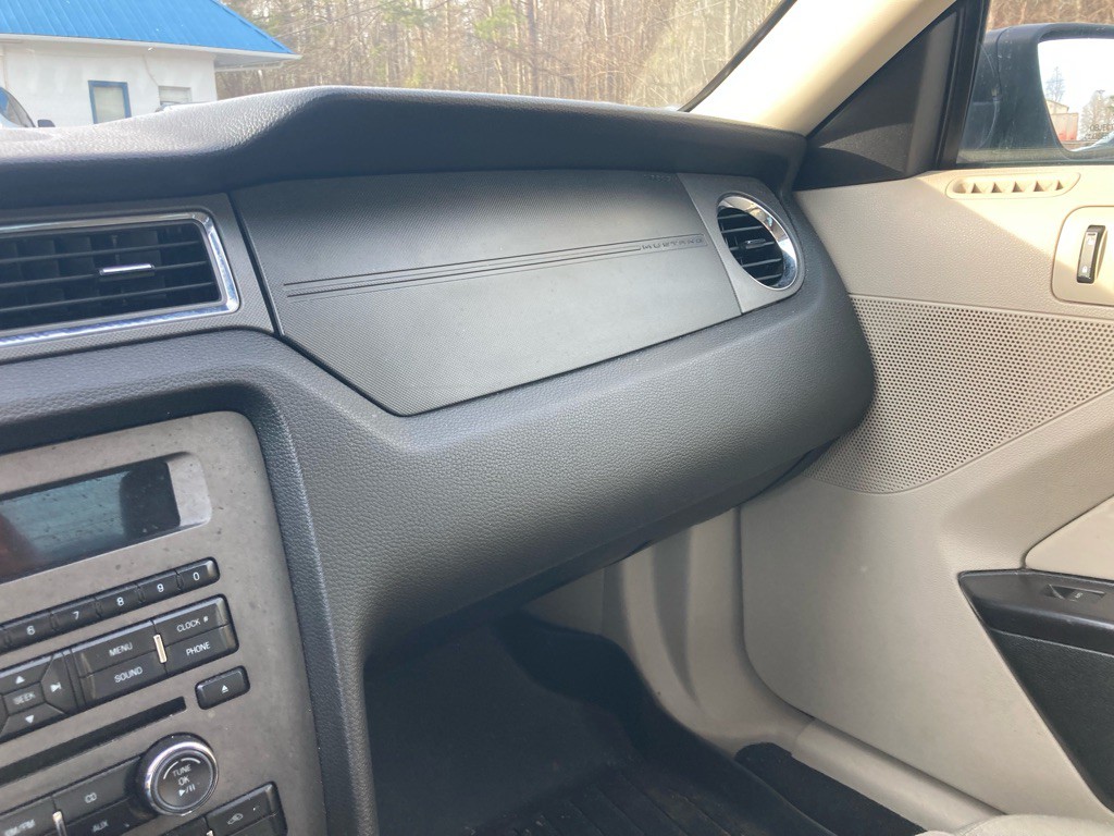 2011 Ford Mustang Image 26