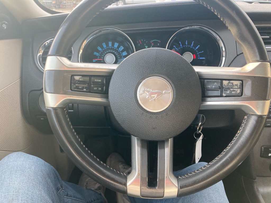 2011 Ford Mustang Image 28