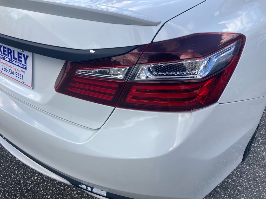 2017 Honda Accord Image 10