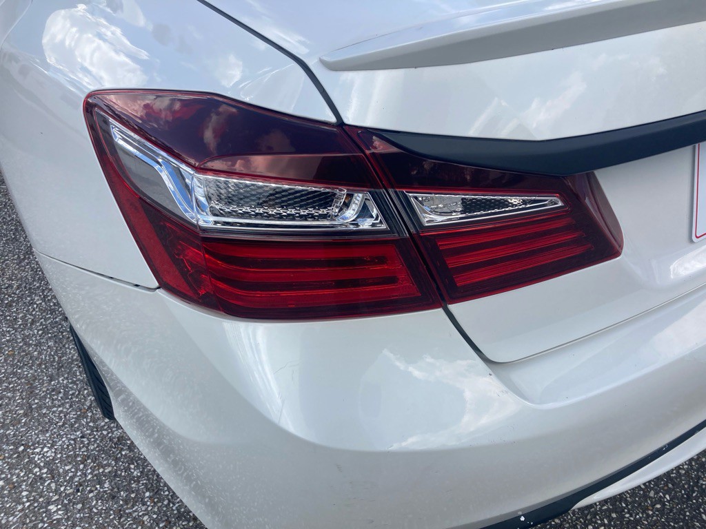 2017 Honda Accord Image 11