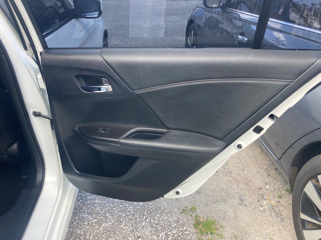 2017 Honda Accord Image 24