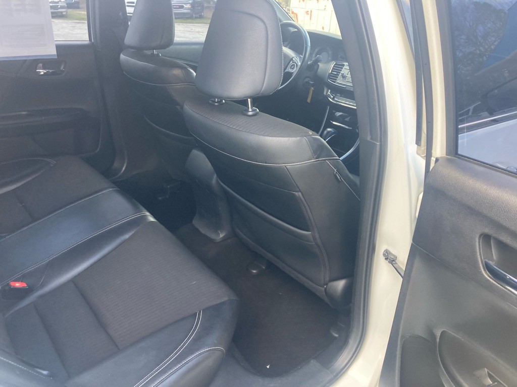 2017 Honda Accord Image 25