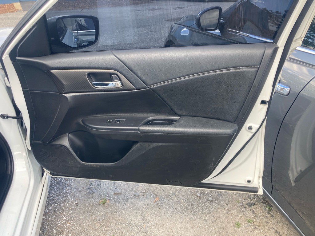 2017 Honda Accord Image 27