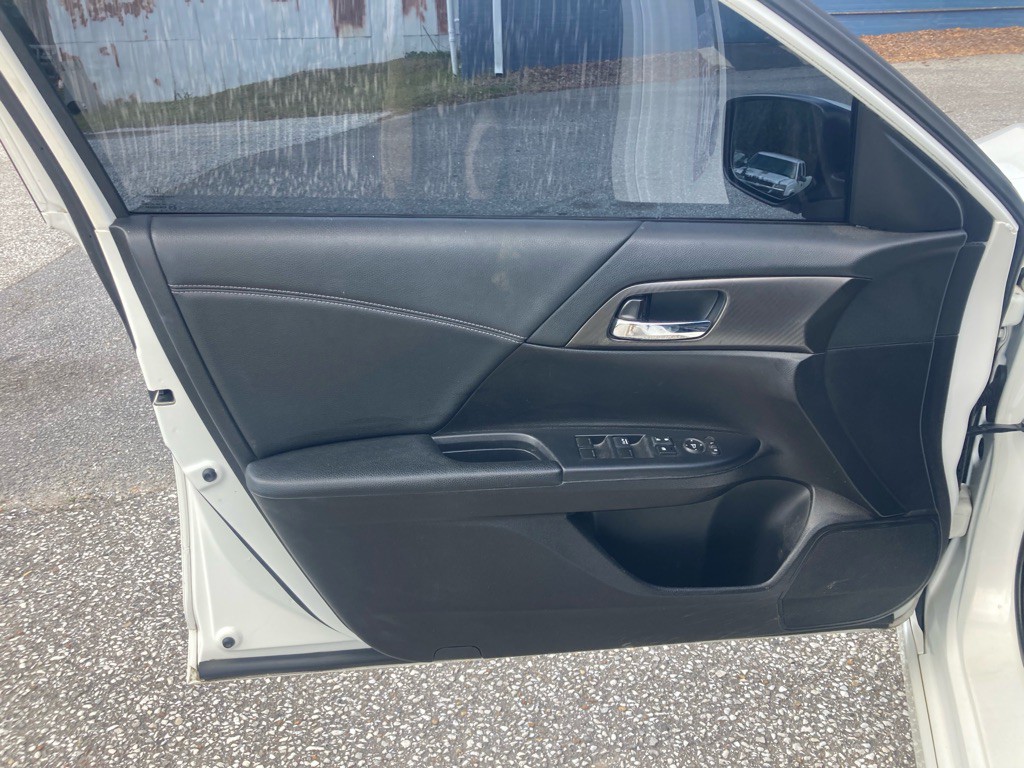 2017 Honda Accord Image 30