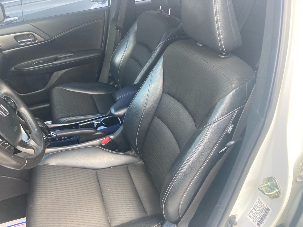 2017 Honda Accord Image 32