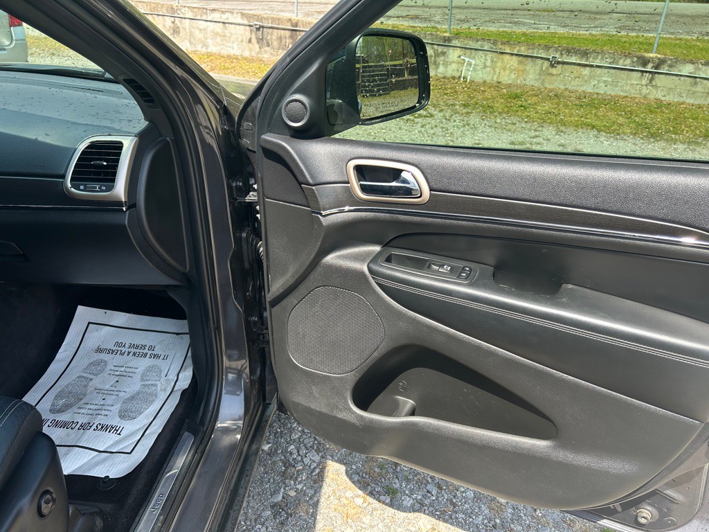 2017 Jeep Grand Cherokee Image 18