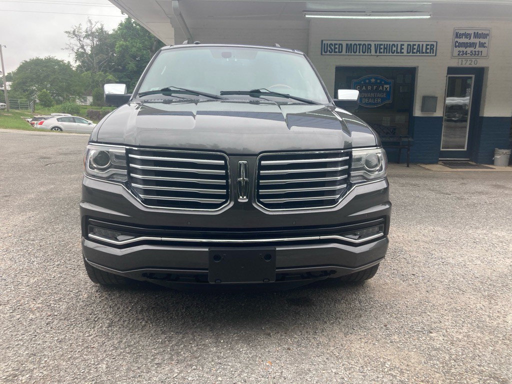 2017 Lincoln Navigator Image 2