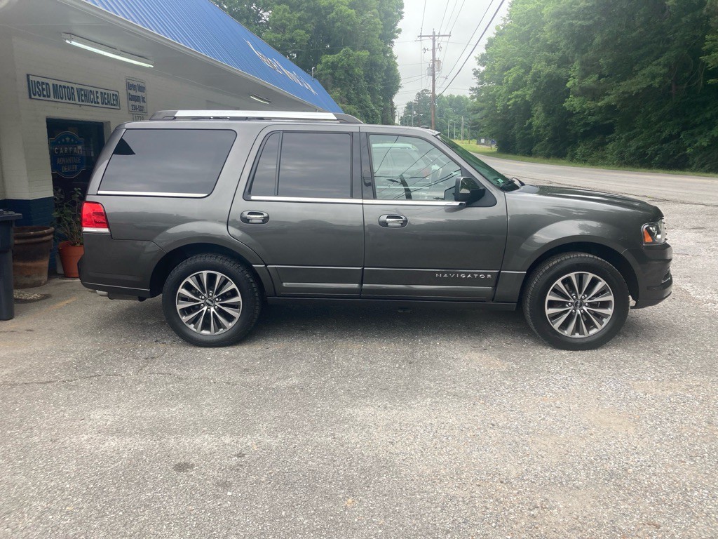 2017 Lincoln Navigator Image 4