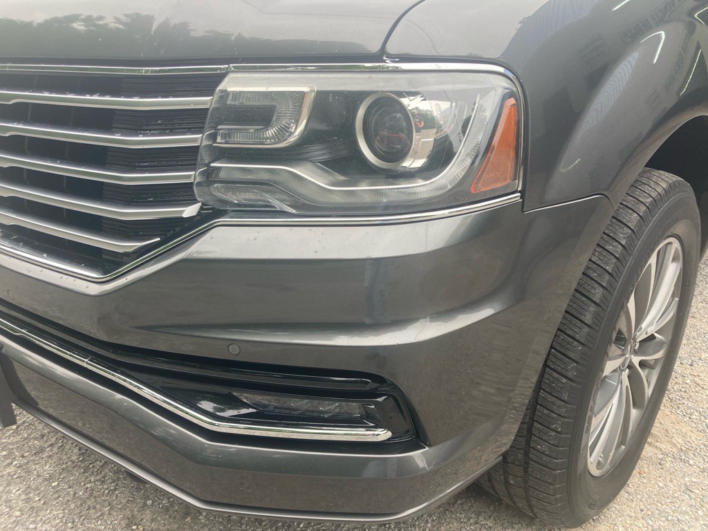 2017 Lincoln Navigator Image 9