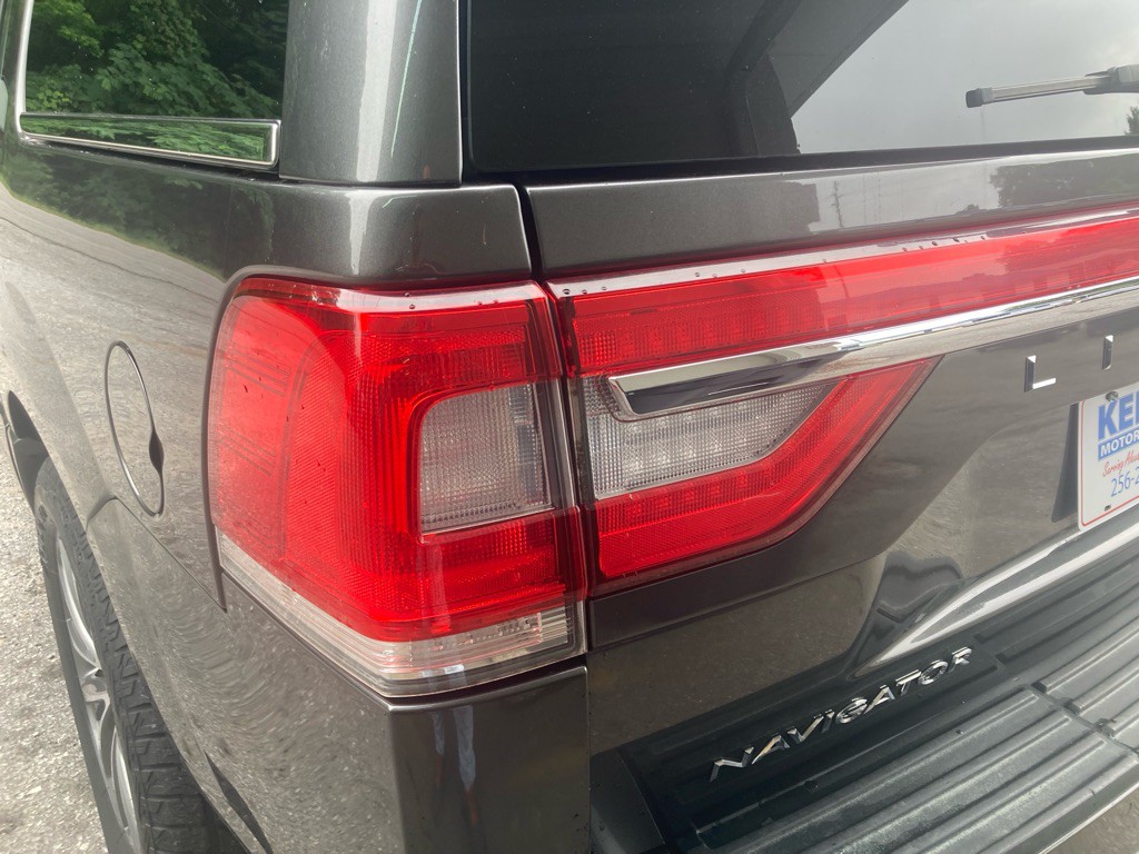 2017 Lincoln Navigator Image 12