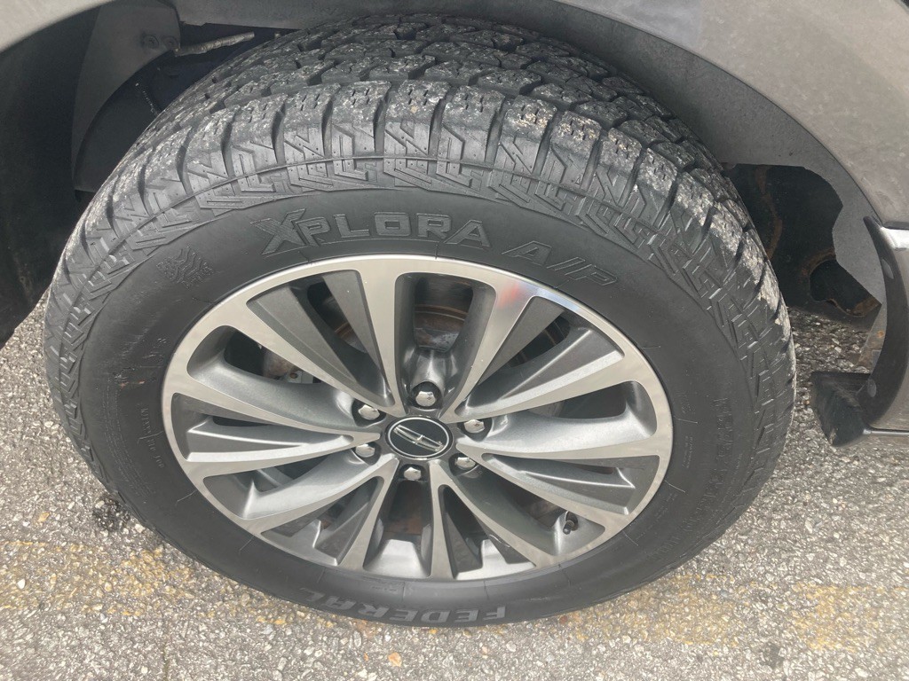 2017 Lincoln Navigator Image 16
