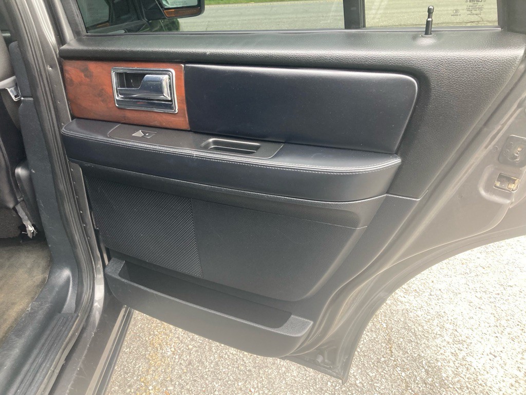 2017 Lincoln Navigator Image 28