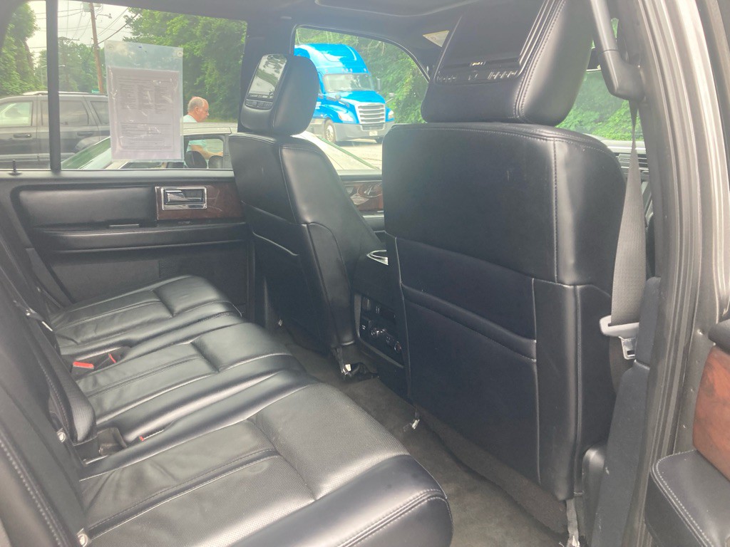 2017 Lincoln Navigator Image 29