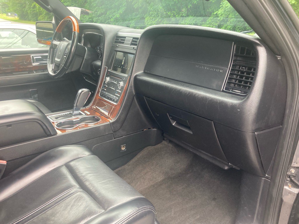 2017 Lincoln Navigator Image 33