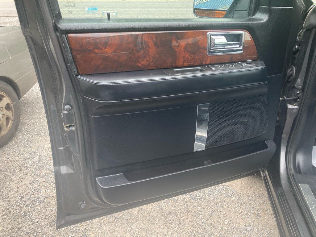 2017 Lincoln Navigator Image 36