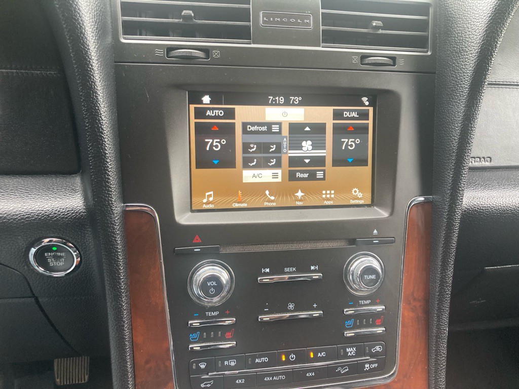 2017 Lincoln Navigator Image 40
