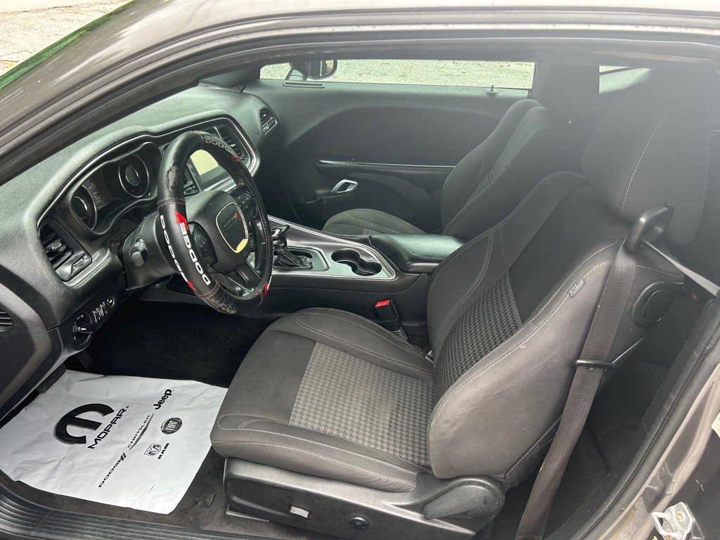 2015 Dodge Challenger Image 16