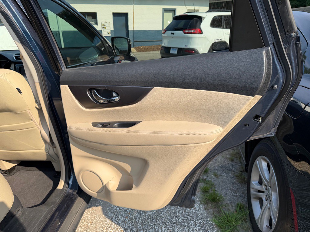 2016 Nissan Rogue Image 11