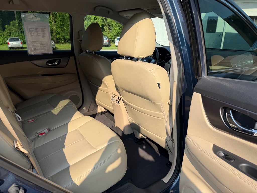 2016 Nissan Rogue Image 12
