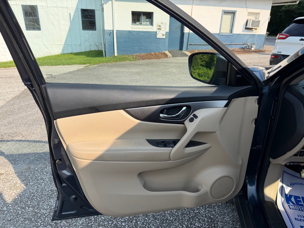 2016 Nissan Rogue Image 18