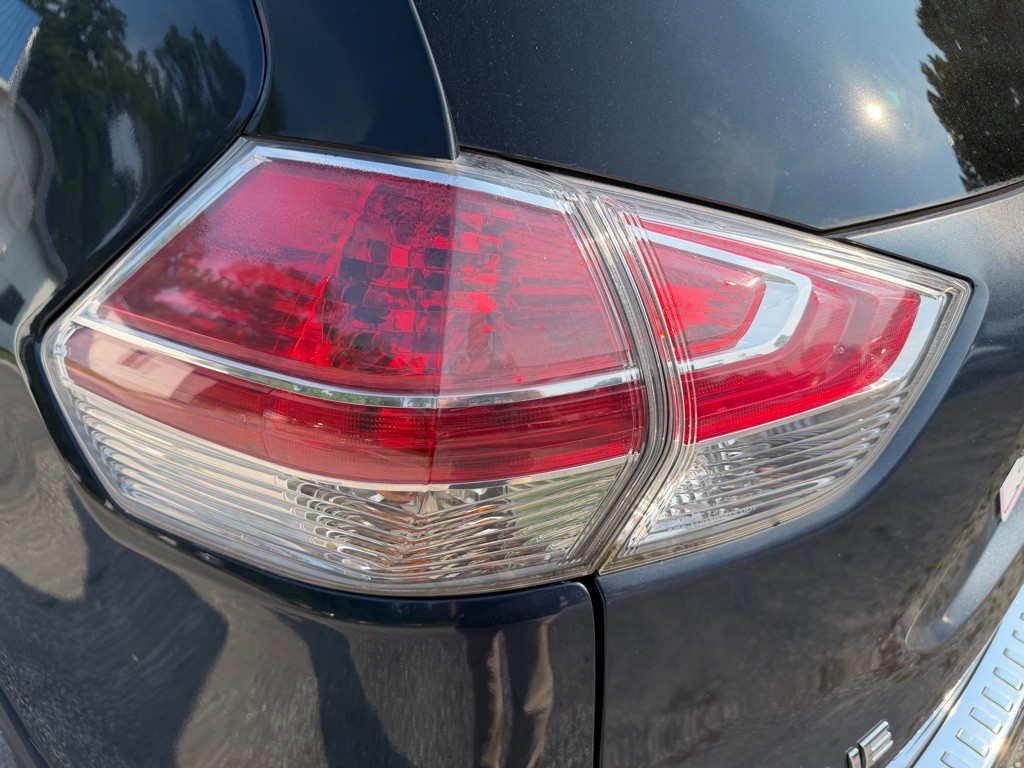 2016 Nissan Rogue Image 30