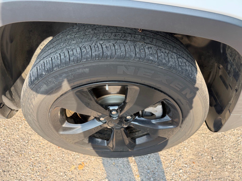 2018 Jeep Cherokee Image 9