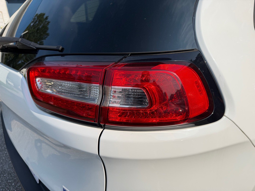 2018 Jeep Cherokee Image 13