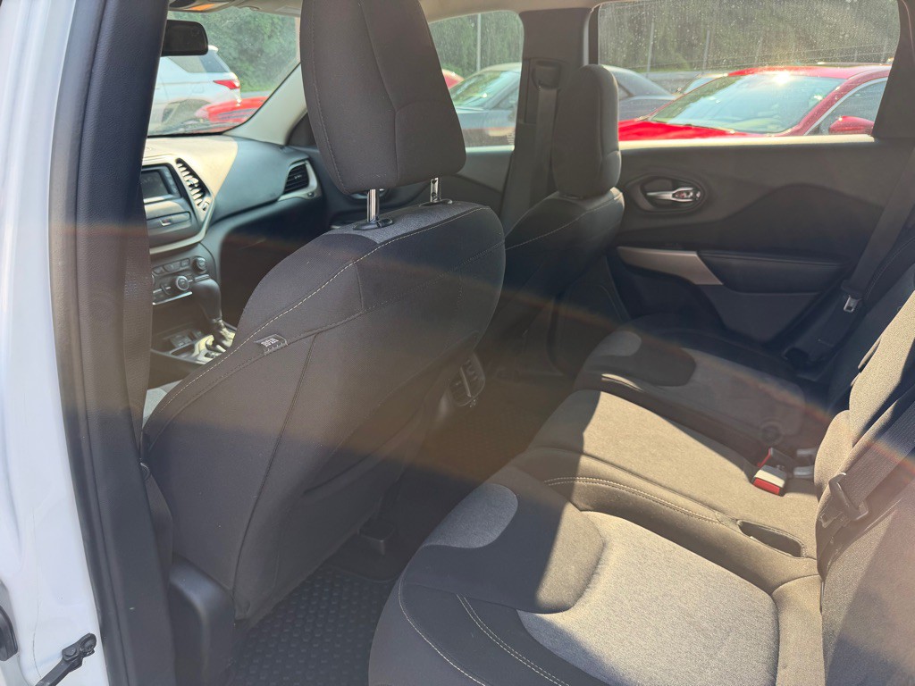 2018 Jeep Cherokee Image 16