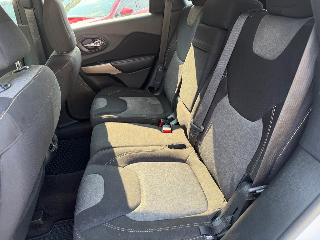 2018 Jeep Cherokee Image 17