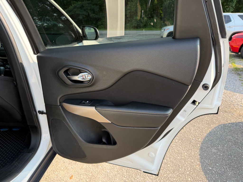 2018 Jeep Cherokee Image 18