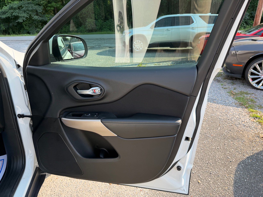 2018 Jeep Cherokee Image 21