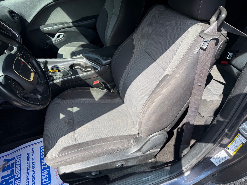 2015 Dodge Challenger Image 24