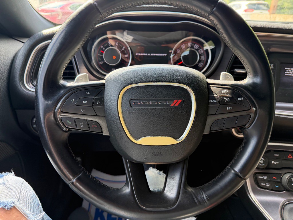 2015 Dodge Challenger Image 27
