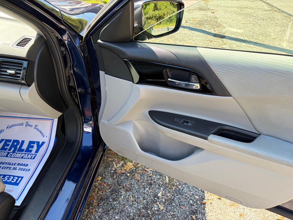 2017 Honda Accord Image 16