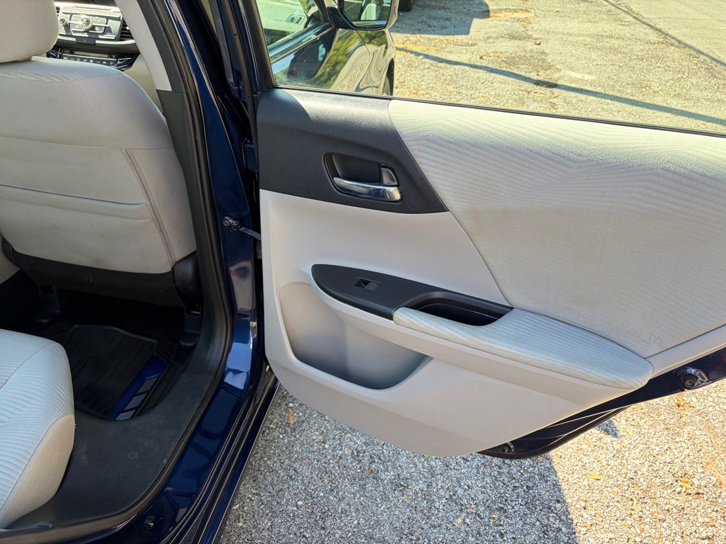 2017 Honda Accord Image 18