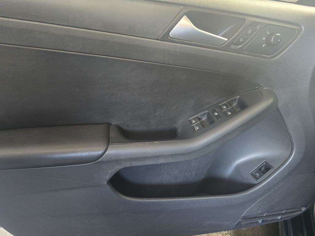 2014 Volkswagen Jetta Image 19