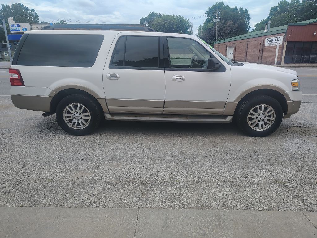 2012 Ford Expedition Image 2