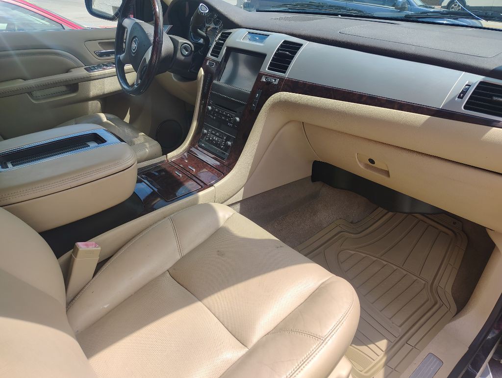 2012 Cadillac Escalade Image 17