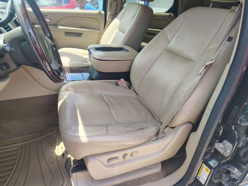 2012 Cadillac Escalade Image 18