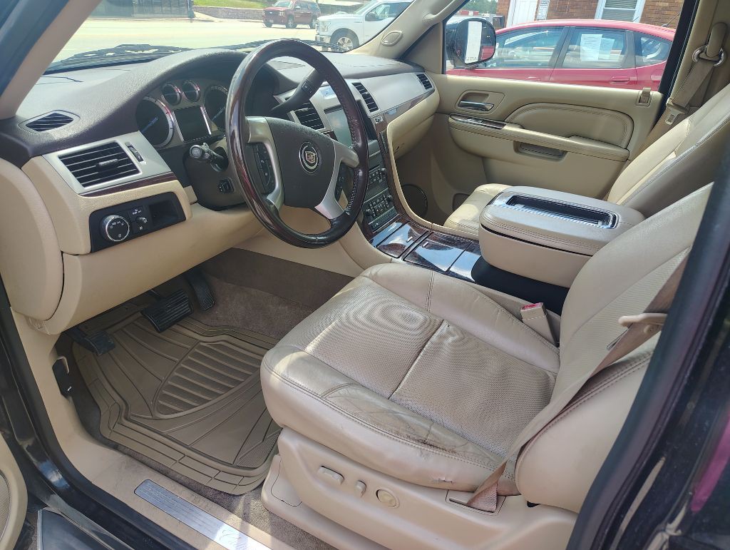 2012 Cadillac Escalade Image 21