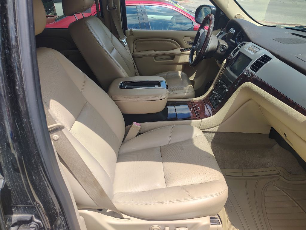 2012 Cadillac Escalade Image 22