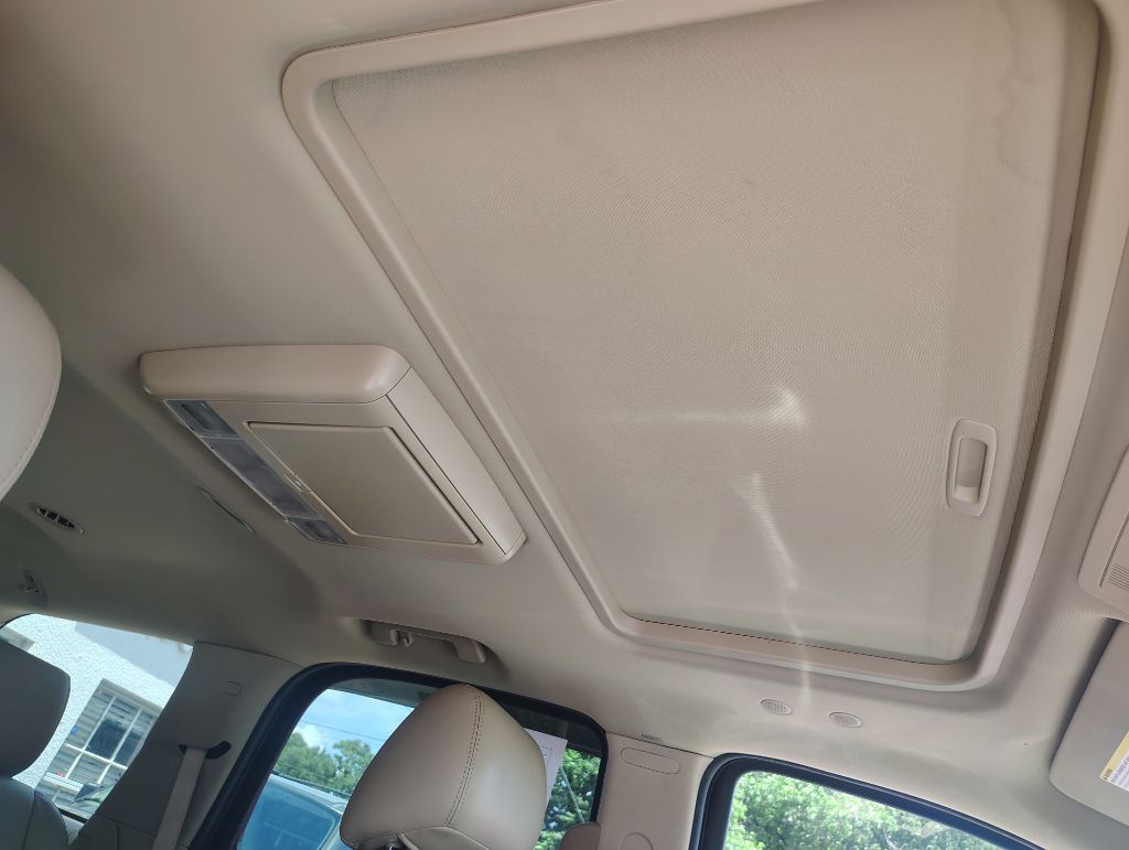 2012 Cadillac Escalade Image 24
