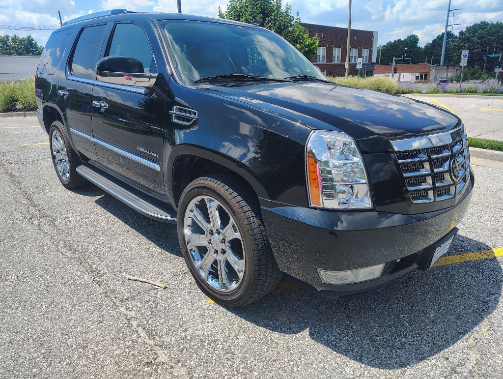 2012 Cadillac Escalade Image 2