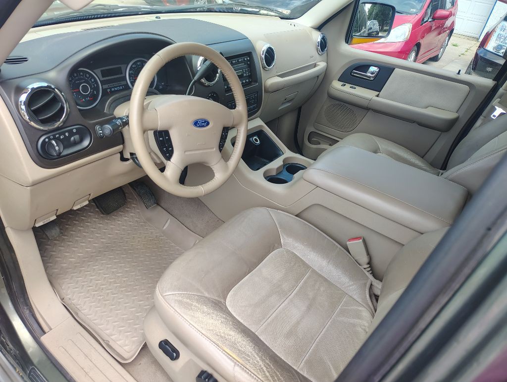 2005 Ford Expedition Image 12